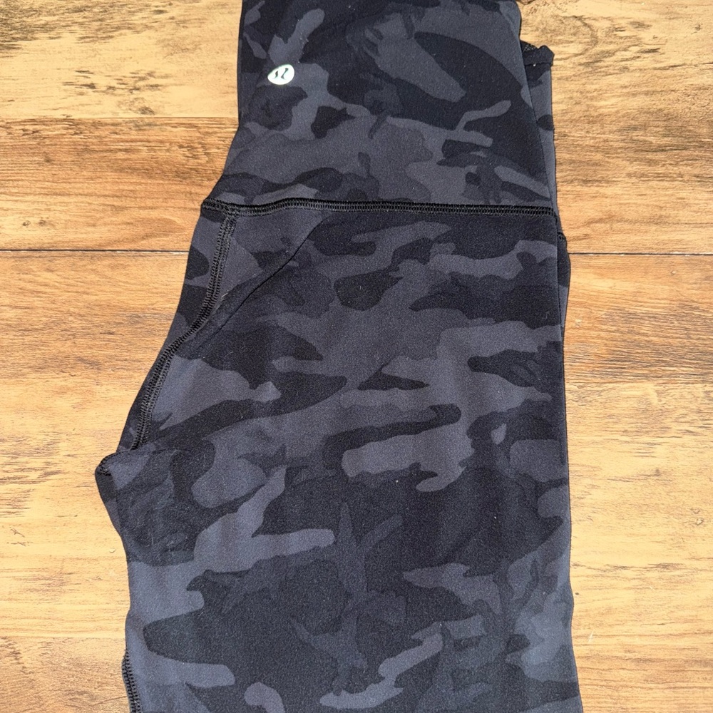 Lululemon Align Crop 21” in Camo Black/Grey – Size 4